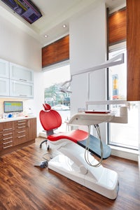 2000 Yonge Dental Office Image 4
